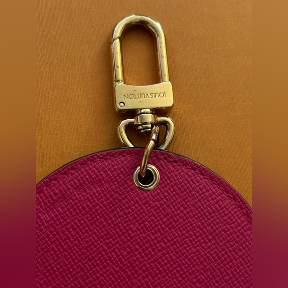 Authentic Louis Vuitton Monogram Illustre Travel bag charm. Offers are welcome! - Picture 6 of 7